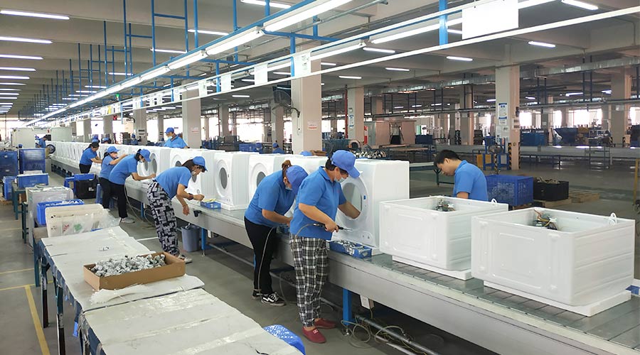 高效率！員工們忙碌地開(kāi)展巴西客戶的衣物烘干機(jī)生產(chǎn)工作