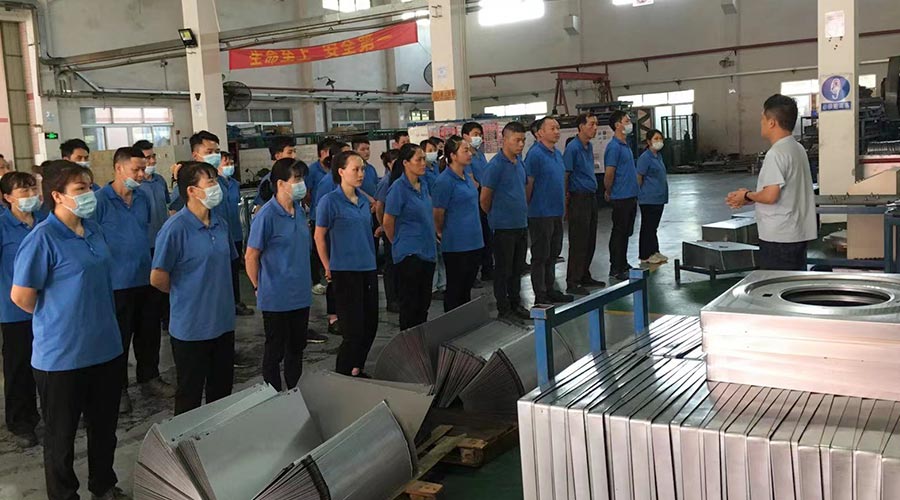 五一放假在即！金環(huán)電器沖壓車間開展早會強(qiáng)調(diào)工作效率