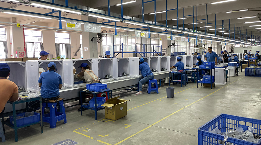 四月訂單高峰，車間繁忙景象