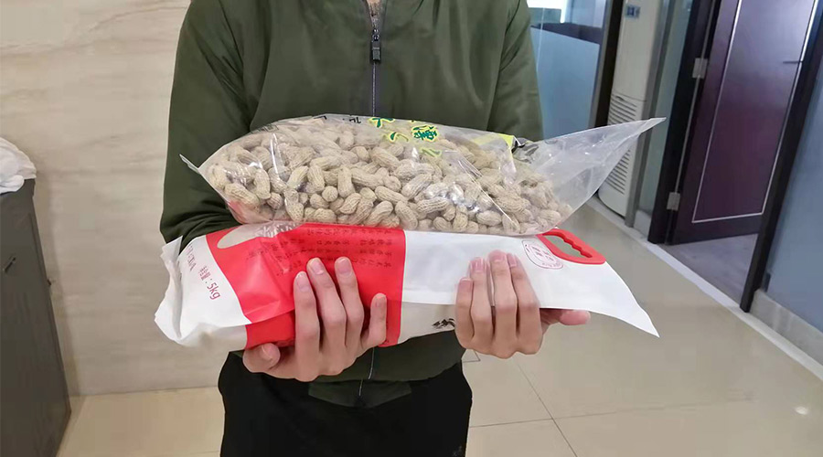 新春關(guān)懷 禮滿情暖！金環(huán)電器給員工發(fā)年貨